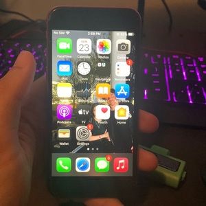 I’m selling an iPhone SE good condition